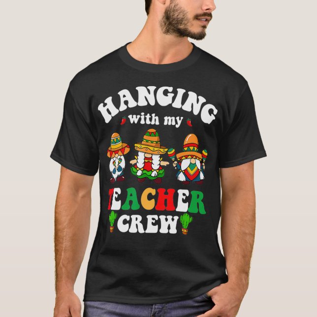 Camiseta Colgar con mi equipo de profesores Gnome Cinco De  (Anverso)