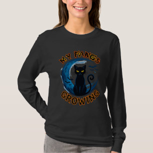 Camiseta Colmillos creciendo Halloween Gato negro Luna azul