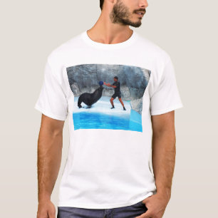 Camiseta Colocando la pelota en el león marino