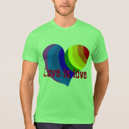 Camiseta Colorful rainbow heart says "Love is love"