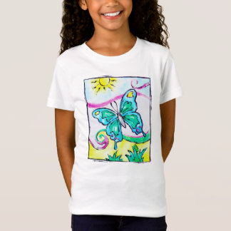 Camiseta colorida, caprichosa de la mariposa