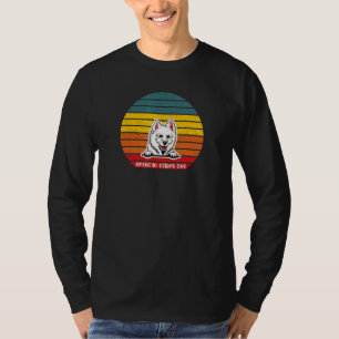Camiseta Colorido y pintoresco atardecer del perro esquimal