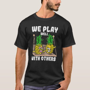 Camiseta Columpio Nosotros jugamos bien con otros piña colu