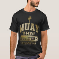 Combatiente tailandés de Muay del oro