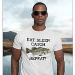Camiseta Comer Sleep Catch Largemouth Bass Funny Pesca<br><div class="desc">Una camisa de pesca divertida para el ávido gorrón gruñón. Esta camiseta combina un lema pegadizo con un diseño elegante para crear una prenda de vestir divertida y llamativa. : La camisa presenta un diseño atrevido y lúdico que típicamente incorpora una mezcla de texto y gráficos. La camiseta "Eat Sleep...</div>