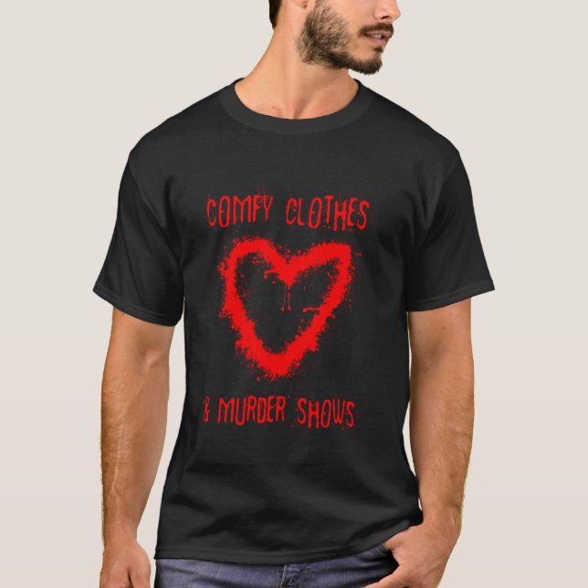 Camiseta Comfy Clothes & Murder Muestra Verdadero Crimen Sa (Anverso)