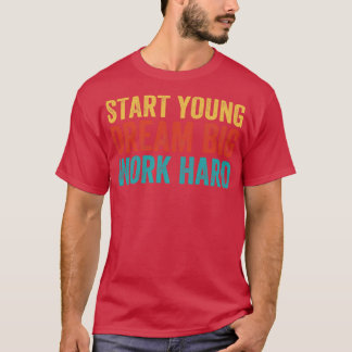 Camiseta Comienza joven sueña grande trabaja duro