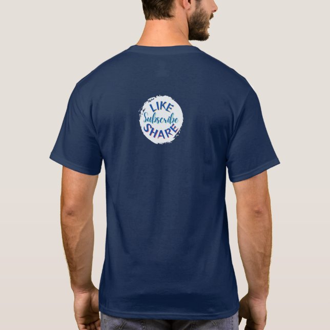 Camiseta "Como, Suscribirse, Compartir" Word Tee. (Reverso)