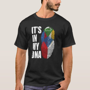 Camiseta Comorán Y Checo Mezclan El Patrimonio De La Bander