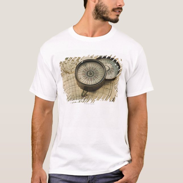 Camiseta Compás antiguo en mapa (Anverso)