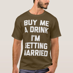 Camiseta Compra Una Bebida. Estoy Consiguiendo Matrimonio.