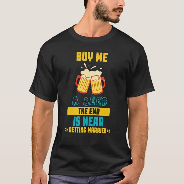 Camiseta Compra Una Cerveza Casándose Diciendo Sarcástico (Anverso)