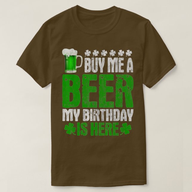 Camiseta Compra Una Cerveza Mi Cumpleaños Está Aquí Día De  (Diseño del anverso)