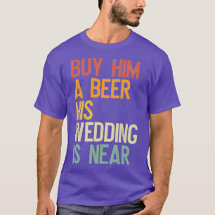 Camiseta Cómprale una cerveza su boda está cerca
