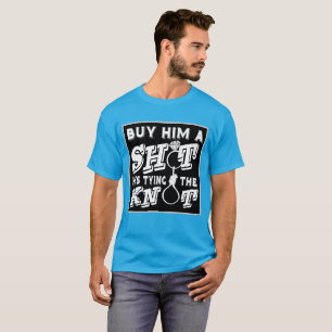 Camiseta Cómpralo un disparo, está atando el nudo