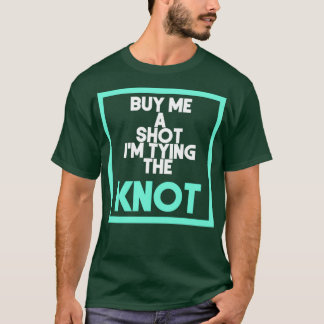 Camiseta Cómprame un chupito Me estoy casando 1