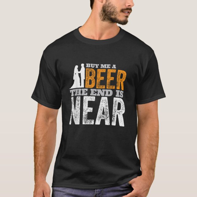 Camiseta Cómprame Una Cerveza El Fin Es Casi Gracioso Conse (Anverso)