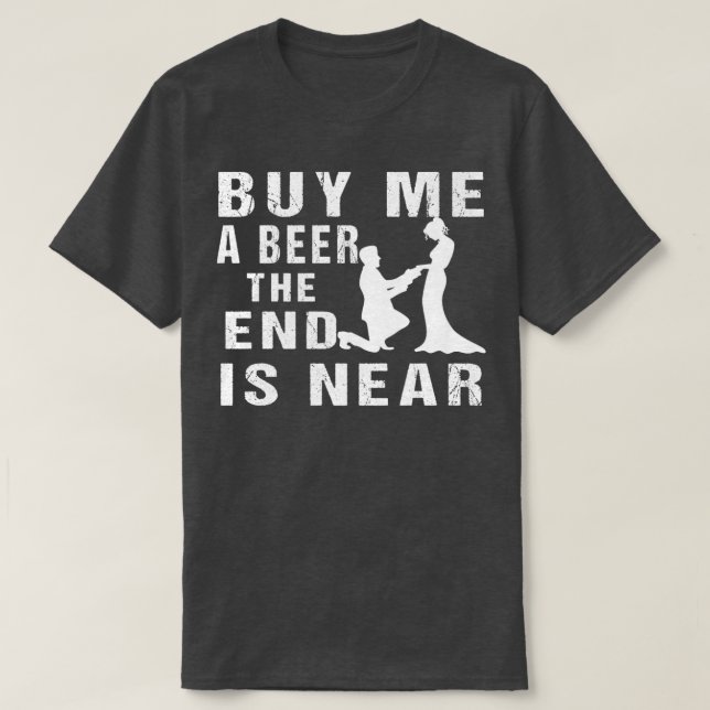 Camiseta Cómprame una cerveza el fin está cerca El soltero  (Diseño del anverso)