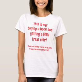 Camiseta Comprando un libro y obteniendo una pequeña camise