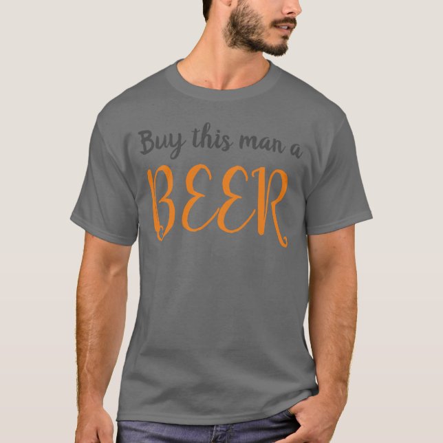 Camiseta Comprar a este hombre una cerveza - Citas divertid (Anverso)