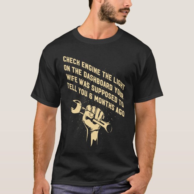 Camiseta Comprobar a la esposa del motor que se supone que  (Anverso)