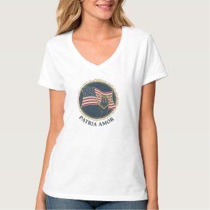 Camiseta con bandera patriota y mano en el corazón