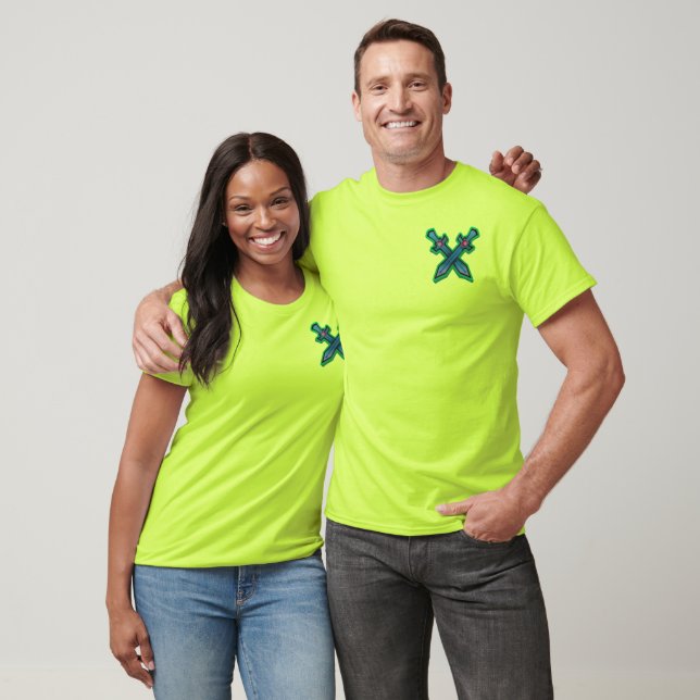 Camiseta con Bolsillo y Parche de Espadas Cruzadas (Unisexo)