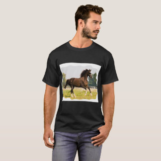 Camiseta con caballo que lleva gafas de sol