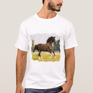 Camiseta con caballo que lleva gafas de sol