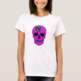 Camiseta con cráneo rosa y flor