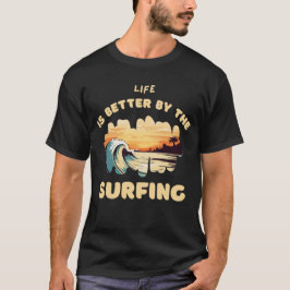 Camiseta con diseño de surf
