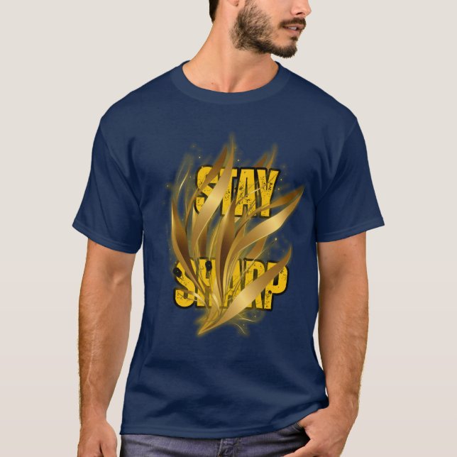Camiseta con diseño Stay Sharp Gold – Estilo urban (Anverso)