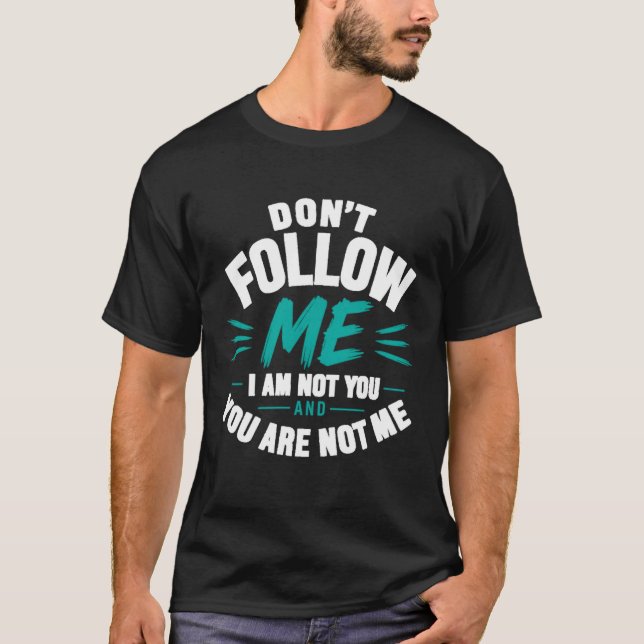 Camiseta con el lema 'No me sigas, no soy tú' (Anverso)