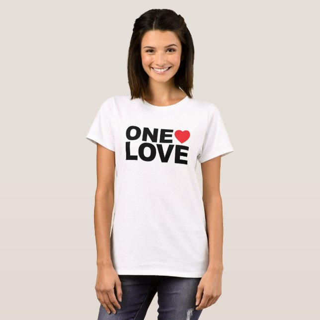 Camiseta con el logotipo de OneLove (Anverso completo)