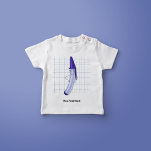 Camiseta con el nombre de la pluma dibujada a mano