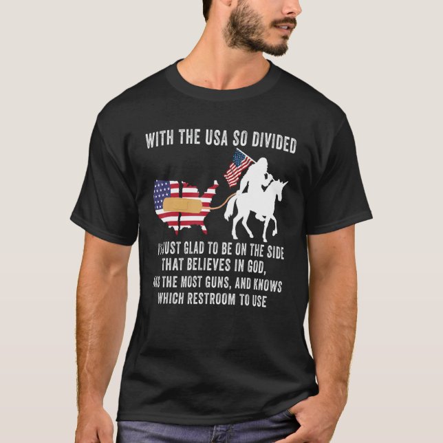 Camiseta Con Estados Unidos tan dividido que me alegra esta (Anverso)