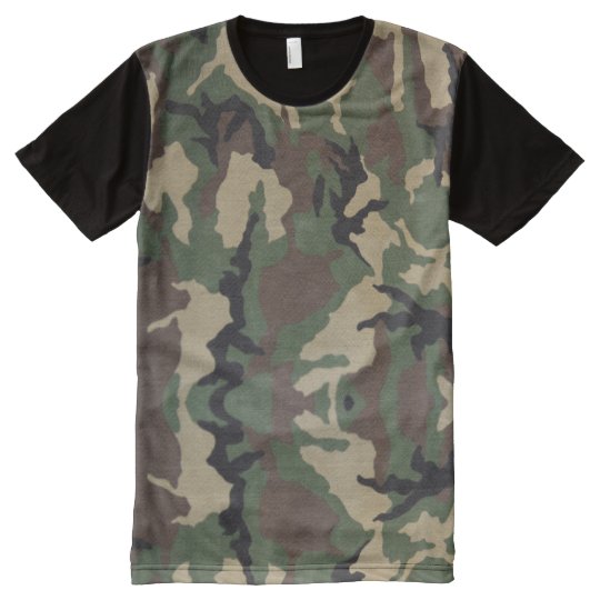 CAMISETA CON ESTAMPADO INTEGRAL CAMO POR TODAS PARTES