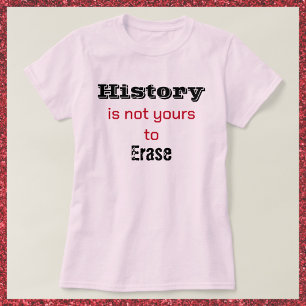 Camiseta con fuente negra y roja 'La historia no e
