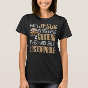 Camiseta Con Jesús En El Corazón Y La Cámara En La Mano, El