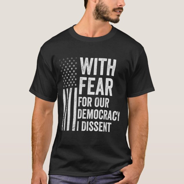 Camiseta Con Miedo A Nuestra Democracia, Discrepo De Los Es (Anverso)