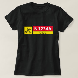 Camiseta con número de avión y señal de pista