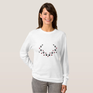 Camiseta con patrón adorable de patas y corazones