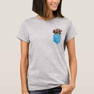 Camiseta con rosas dentro del bolsillo