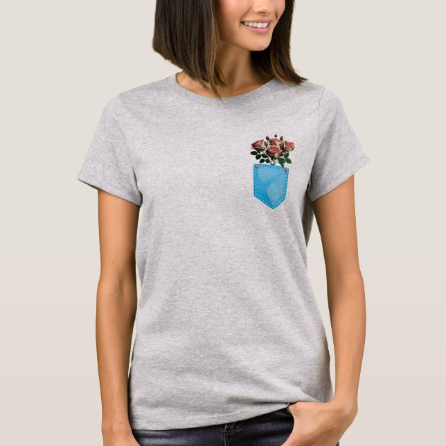 Camiseta con rosas dentro del bolsillo (Anverso)