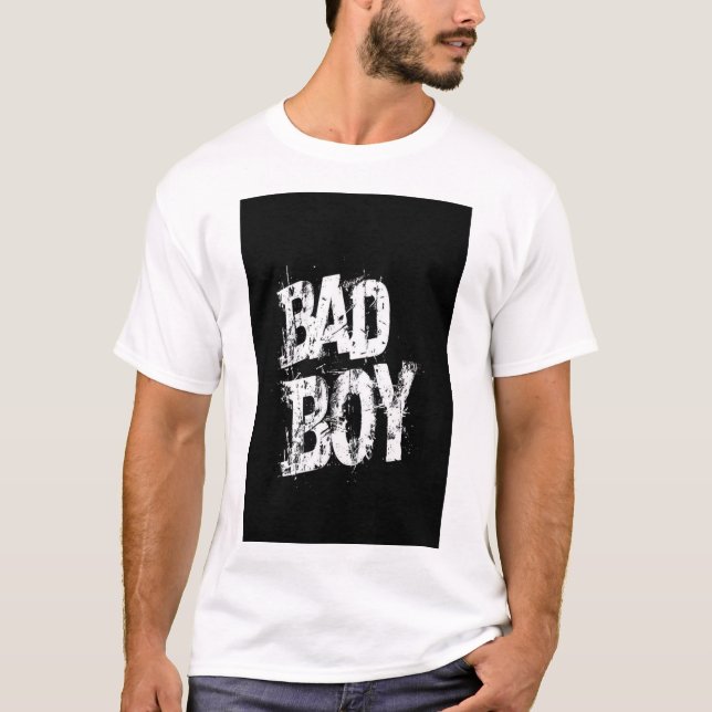 CAMISETA CON TEXTO IMPRESO BAD BOY (Anverso)