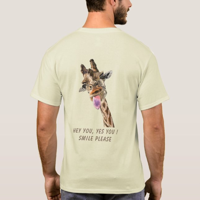 Camiseta con texto llamativo y jirafa (Reverso)
