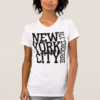 Camiseta con tipografía vintage desgastada de Nuev