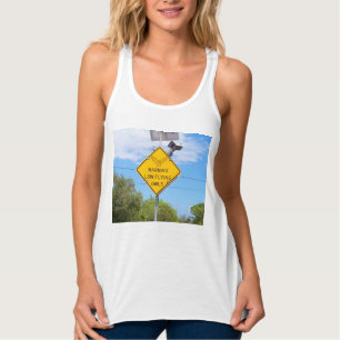 Camiseta Con Tirantes Aviso Rótulo de Lechuzas Voladoras Bajas en la par