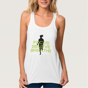 Camiseta Con Tirantes Enfoque verde de primavera cree que respira