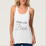 Camiseta Con Tirantes Gris en escritura de novia<br><div class="desc">Para que la madre de la novia haga saber al mundo las noticias. Perfecto para fiestas de soltera y otros eventos bodas.</div>